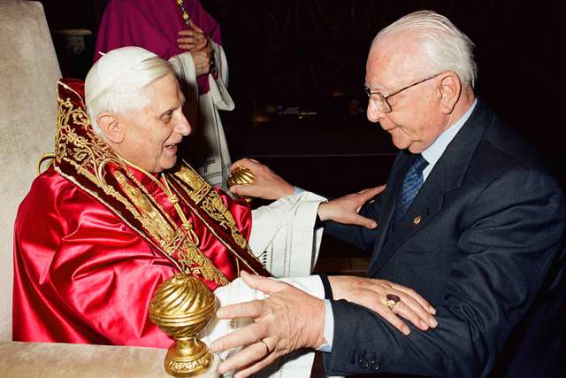 Renato Buzzonetti, doctor to four Popes, dies at 92