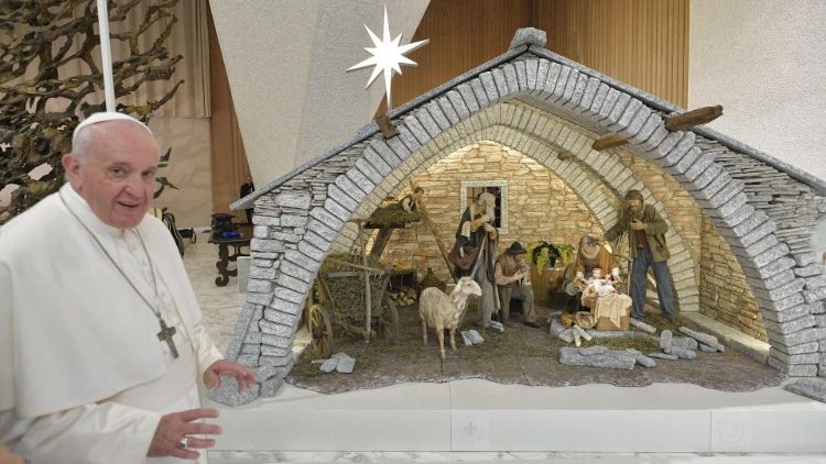 Pope thanks Italian dioceses for gift of Christmas tree and crib