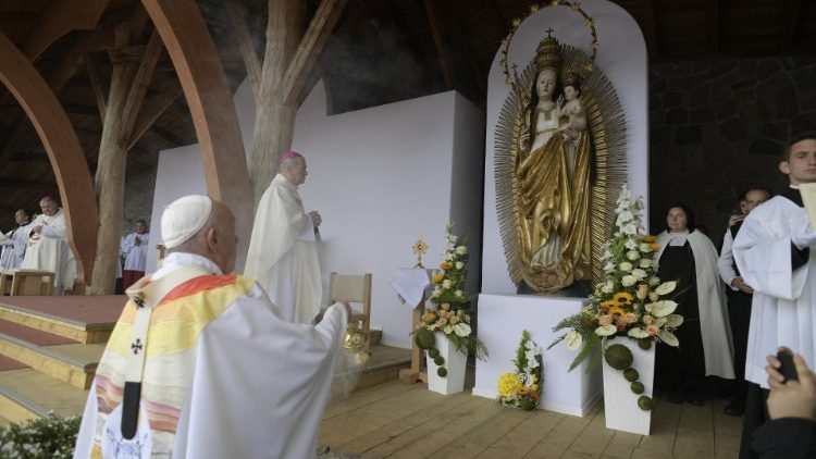 Pope in Romania: Mary encourages her children’s hopes and dreams