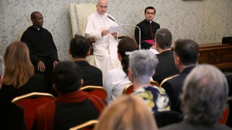 Pope : Young people , be next generation of intercessors for world needs