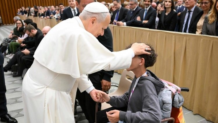 Pope World Day of Sick message : Love by bearing another pain